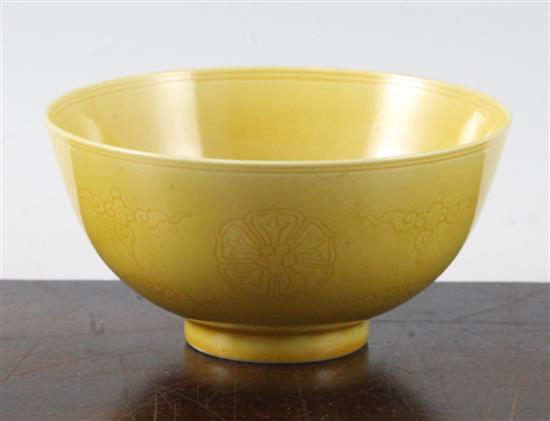 A Chinese yellow ground anhua-decorated bowl, 11.8cm